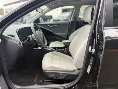 Used 2023 Kia Niro EX Touring image 24
