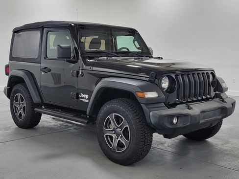 Used 2018 Jeep Wrangler Sport image 2
