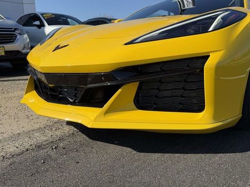 Used 2025 Chevrolet Corvette Z06 RWD image 9