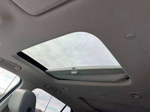 Used 2019 Chevrolet Traverse LT w/ LT Premium Package image 25