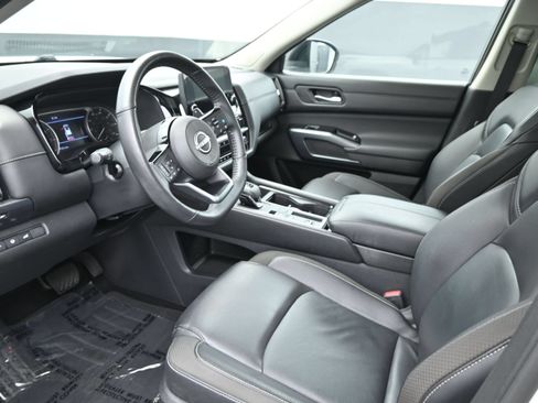 Used 2024 Nissan Pathfinder SL w/ SL Premium Package FWD image 12