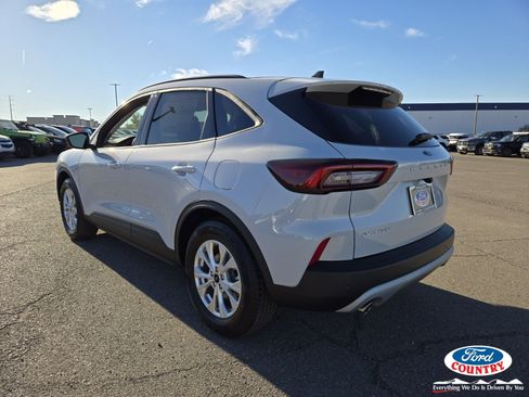 New 2026 Ford Escape Active w/ Tech Pack #1 FWD image 3