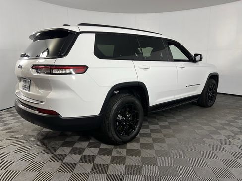 Certified 2024 Jeep Grand Cherokee L Altitude image 7