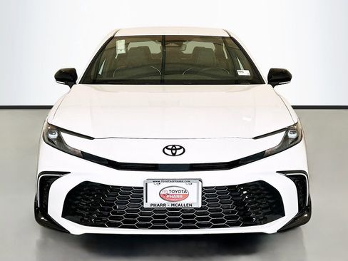 New 2026 Toyota Camry Hybrid FWD image 2