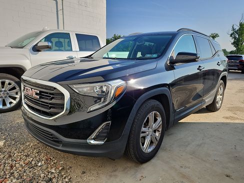 Used 2018 GMC Terrain SLE w/ Driver Convenience Package FWD image 3
