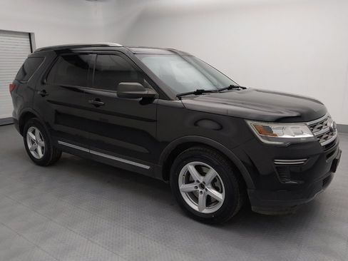 Used 2018 Ford Explorer XLT image 11