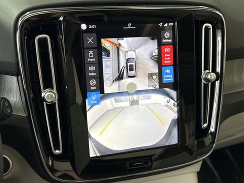 New 2026 Volvo XC40 B5 Plus w/ Protection Package Premier image 23