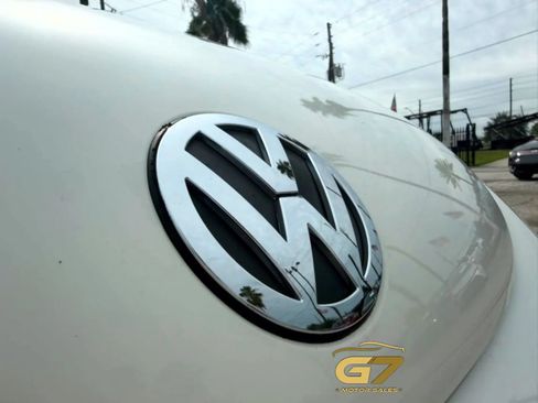 Used 2008 Volkswagen Beetle SE FWD image 9