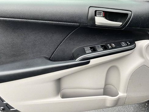 Used 2014 Toyota Camry FWD image 9