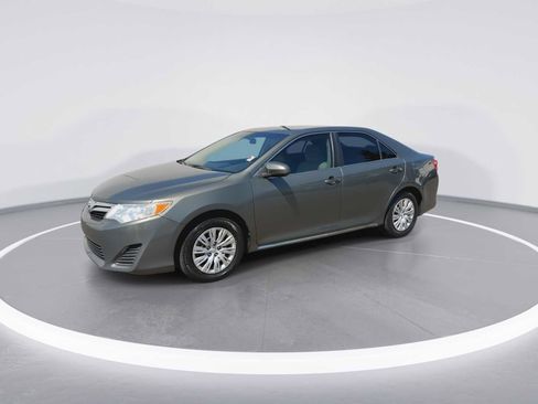 Used 2014 Toyota Camry LE FWD image 4