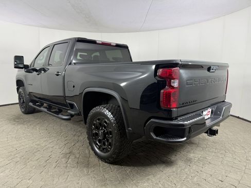 Used 2022 Chevrolet Silverado 2500 LT w/ Midnight Edition image 6