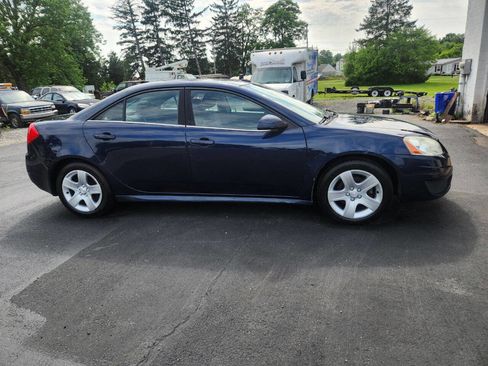 Used 2010 Pontiac G6 Sedan FWD image 2