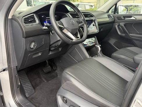 Used 2023 Volkswagen Tiguan SE FWD image 12