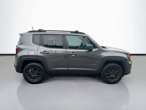 Used 2019 Jeep Renegade Latitude w/ Cold Weather Group AWD/4WD image 5