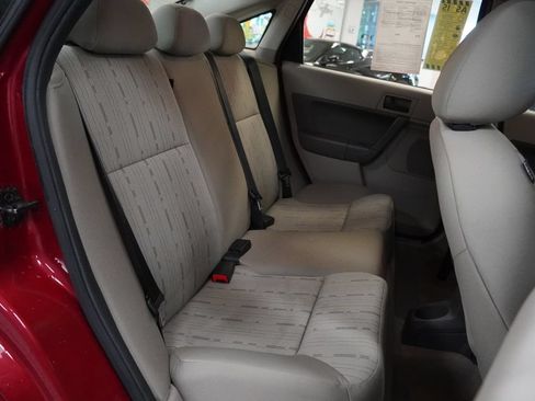 Used 2011 Ford Focus SE FWD image 29