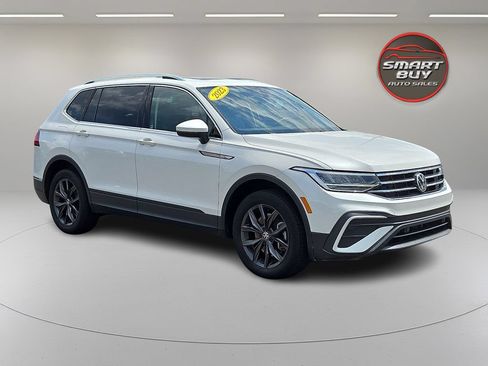 Used 2023 Volkswagen Tiguan SE w/ Panoramic Sunroof Package FWD image 4