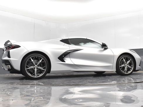 Used 2020 Chevrolet Corvette Stingray Preferred Cpe w/ 2LT Preferred Equipment Group RWD image 22