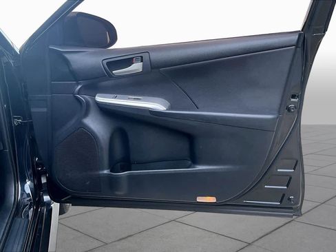 Used 2012 Toyota Camry SE FWD image 19