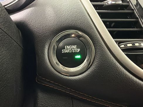 Used 2019 Chevrolet Trax LT w/ LT Convenience Package FWD image 26