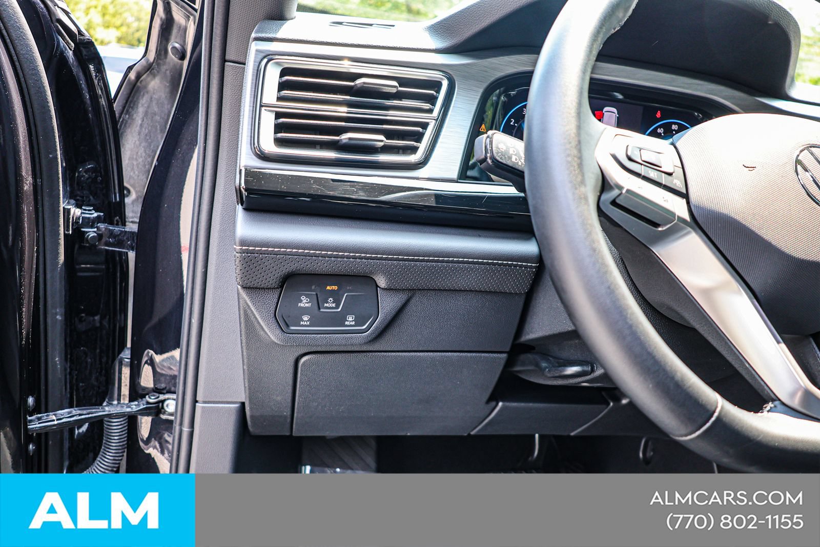 Used 2025 Volkswagen Atlas Cross Sport SE FWD image 20