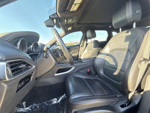 Used 2020 Jaguar F-PACE Prestige image 13