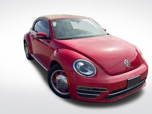 Used 2018 Volkswagen Beetle 2.0T FWD image 3