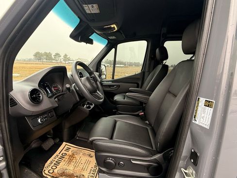 Used 2023 Mercedes-Benz Sprinter 2500 image 10