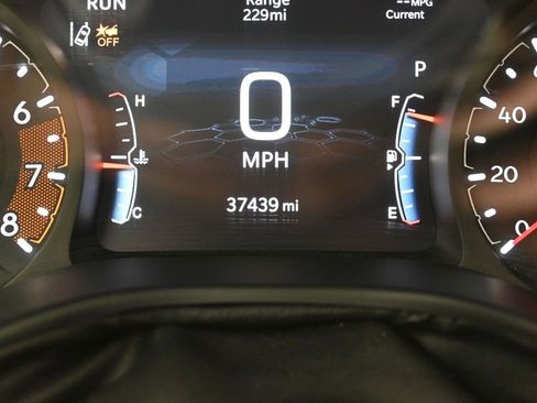 Used 2025 Jeep Compass Latitude w/ Sun & Sound Group AWD/4WD image 17