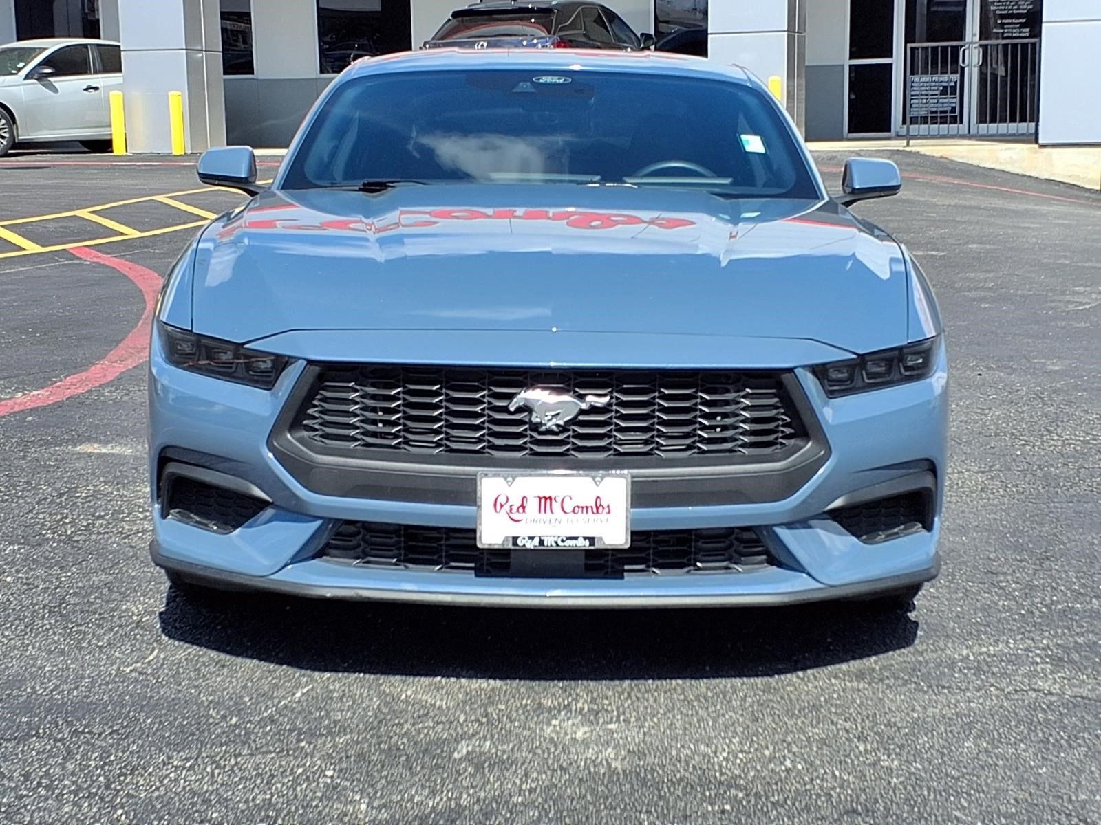 Used 2025 Ford Mustang Coupe RWD image 2