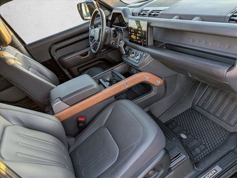 Used 2023 Land Rover Defender 90 X image 28