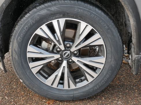 Certified 2023 Nissan Rogue SV image 15