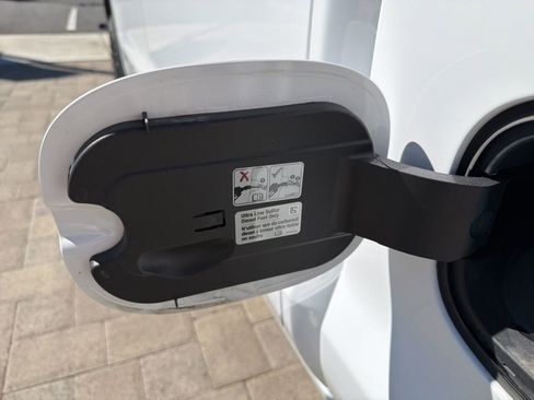 Used 2023 GMC Sierra 1500 AT4 image 21