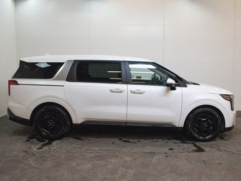 Used 2026 Kia Carnival LXS image 3