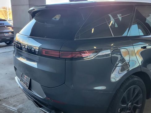 Used 2024 Land Rover Range Rover Sport SE image 6