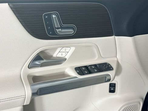 Used 2026 Mercedes-Benz GLB 250 image 18