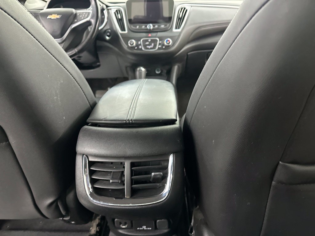 Used 2018 Chevrolet Malibu LT w/ Leather Package FWD image 24