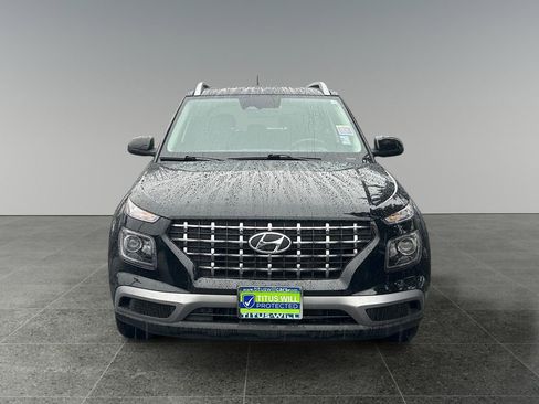 Used 2025 Hyundai Venue SEL image 2