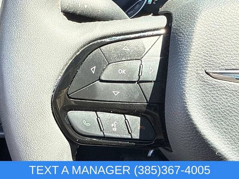 Used 2025 Chrysler Pacifica Limited FWD image 24