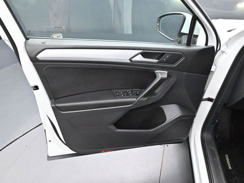 Used 2022 Volkswagen Tiguan S image 9