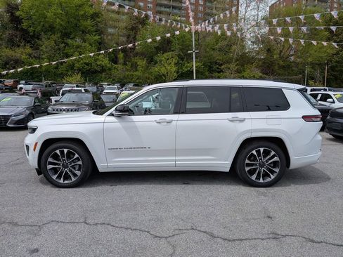 Used 2023 Jeep Grand Cherokee L Overland w/ Advanced Protech Group III AWD/4WD image 13
