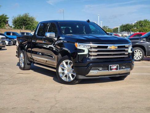 Used 2022 Chevrolet Silverado 1500 High Country w/ High Country Premium Package AWD/4WD image 2