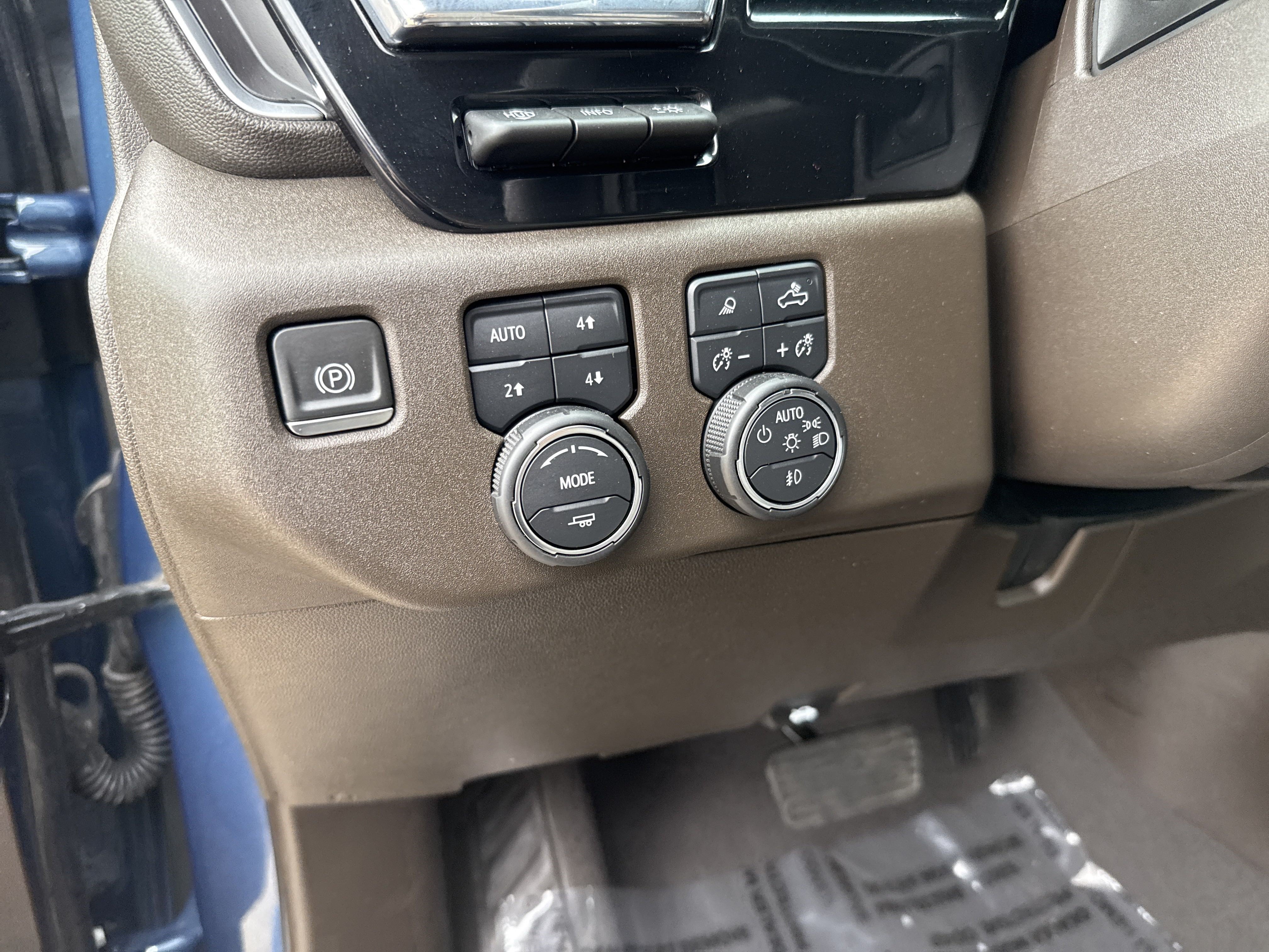 Used 2024 Chevrolet Silverado 3500 LTZ w/ LTZ Premium Package AWD/4WD image 15