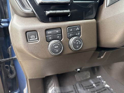 Used 2024 Chevrolet Silverado 3500 LTZ w/ LTZ Premium Package image 15