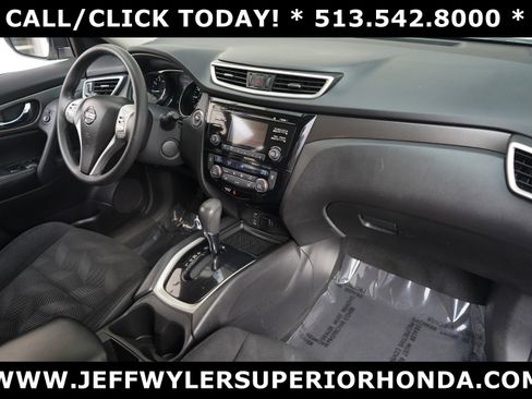 Used 2014 Nissan Rogue SV image 30