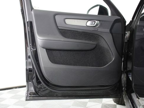 Certified 2025 Volvo XC40 B5 Plus image 17