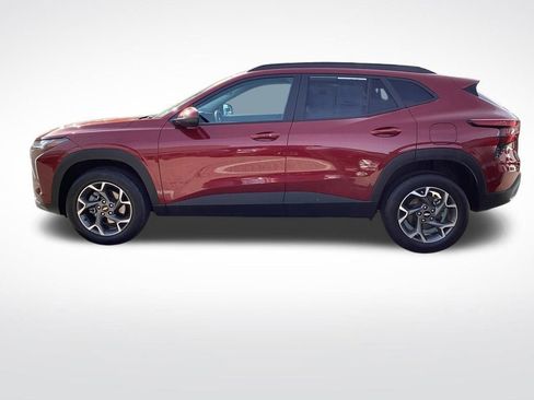 Used 2025 Chevrolet Trax LT w/ LT Convenience Package FWD image 7