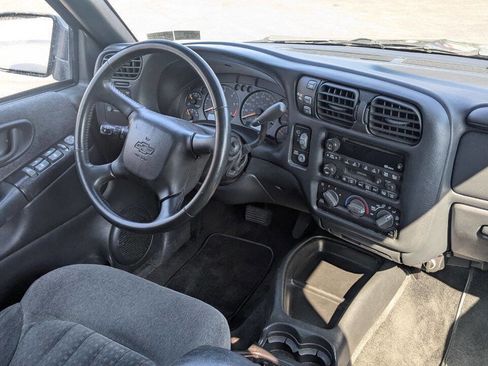 Used 2002 Chevrolet Blazer LS w/ Preferred Equipment Group image 24