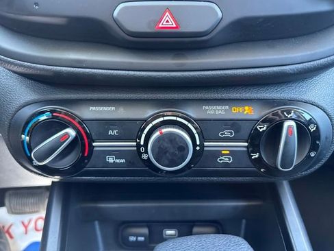 Used 2025 Kia Soul LX w/ LX Technology Package FWD image 29