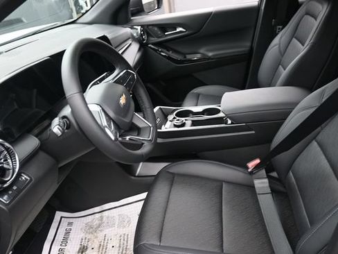 New 2026 Chevrolet Equinox LT w/ Convenience Package II FWD image 8