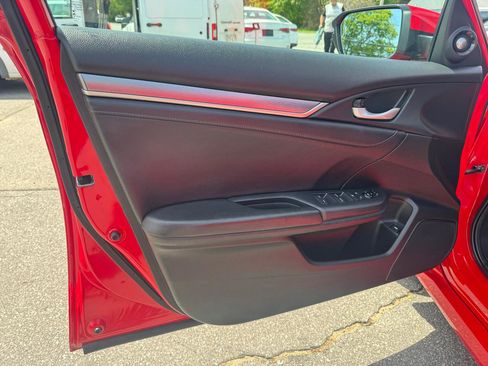 Used 2016 Honda Civic Touring image 18